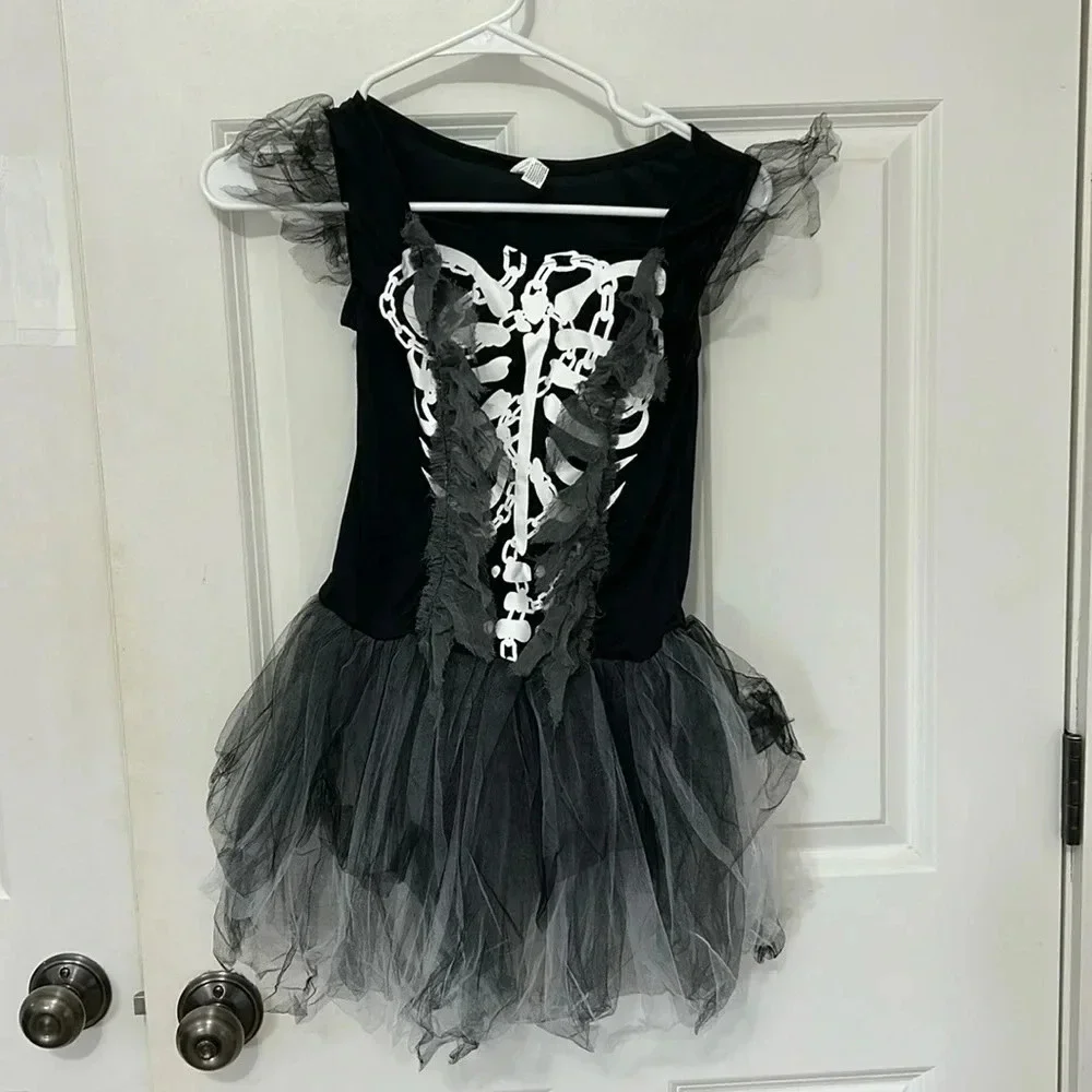 Suit Yourself Costume Co. this grim